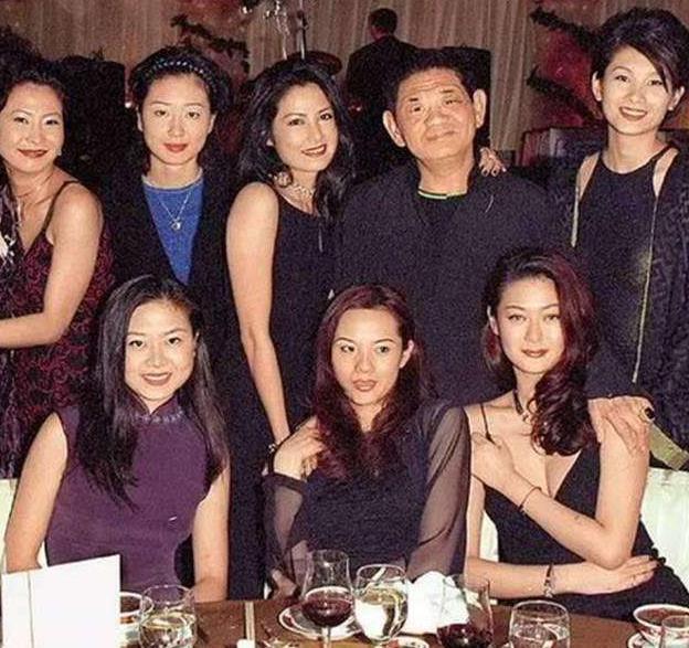 中國香港女明星，自信之光，展現(xiàn)變化之力