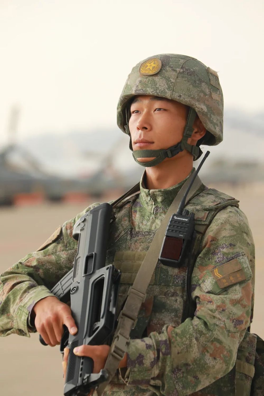 『最新軍裝揭秘，潮流與威嚴并存』