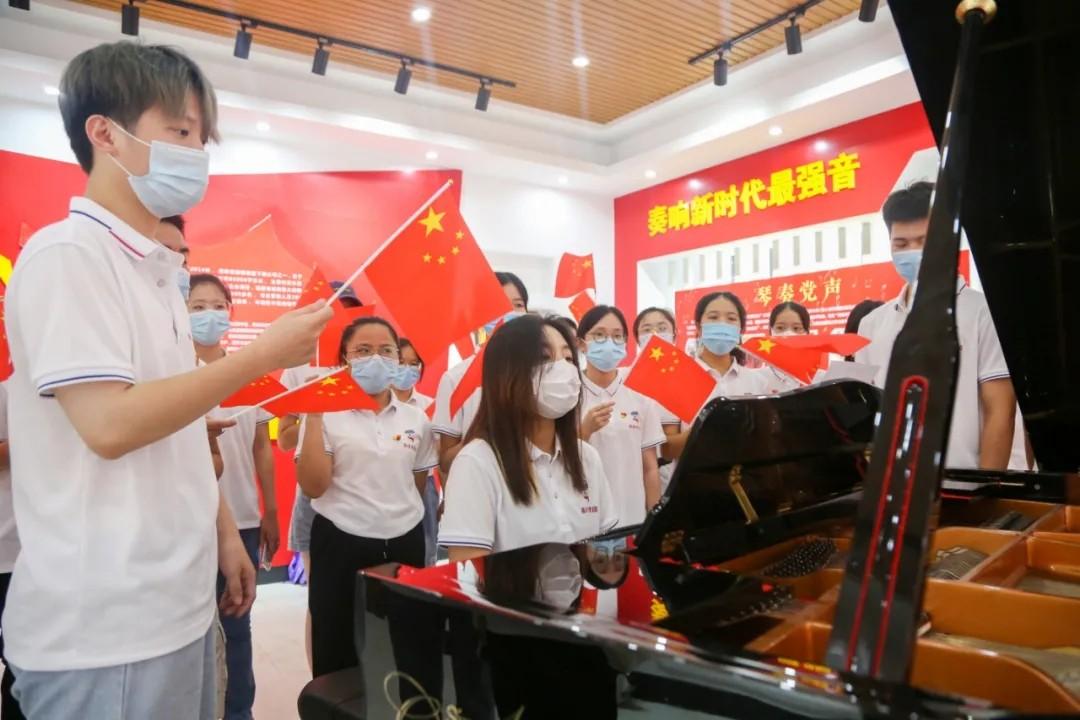 2025最新網(wǎng)絡(luò)紅歌，學(xué)習(xí)變化，自信成就未來(lái)，唱響勵(lì)志之歌的時(shí)代旋律